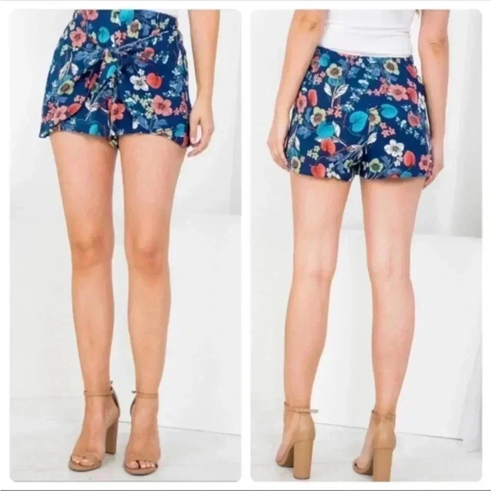 BNWT Hayden Los Angeles Blue Floral Wrap Shorts - Picture 3 of 7